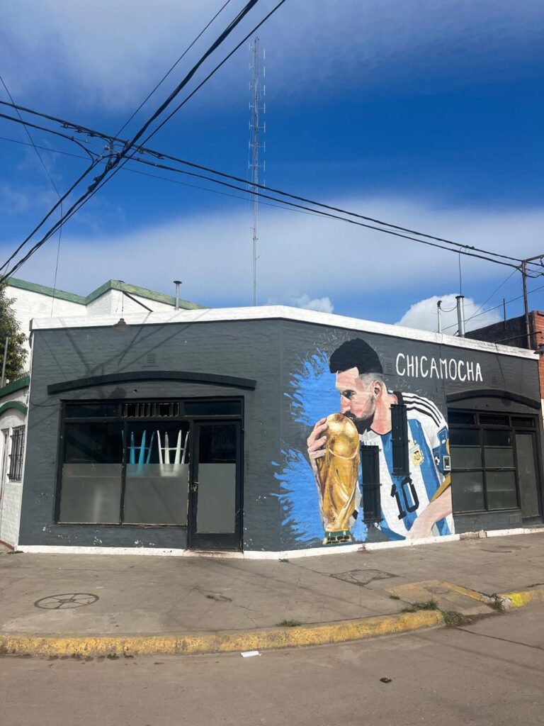 En el día de la hamburguesa chicamocha festeja regalando más de 100 burgas