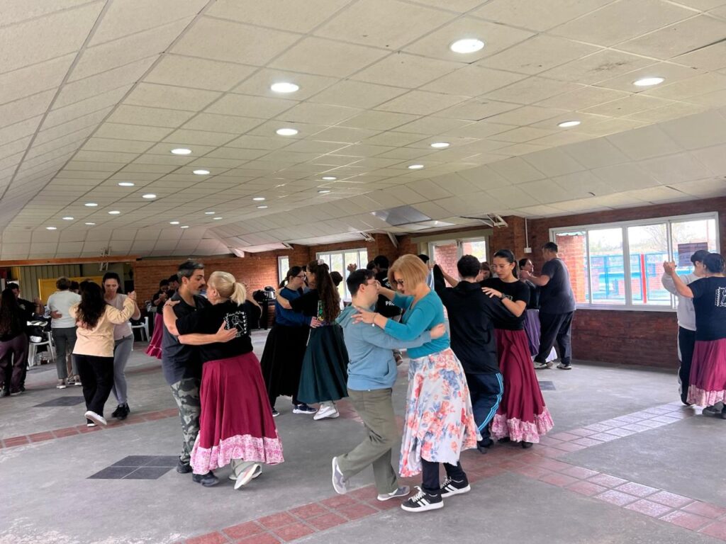 Vivencias del litoral: bailarines de toda la zona disfrutaron del seminario de chamamé que se dictó en giles