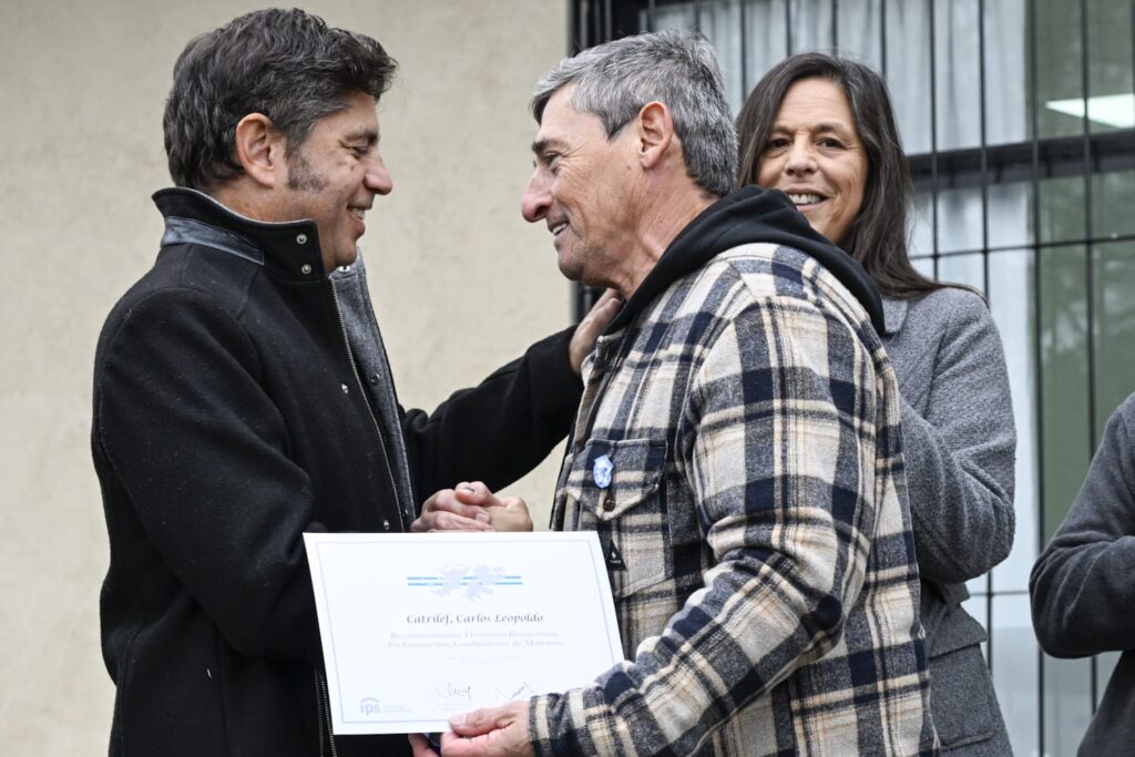 Moretti junto a Kicillof reconocieron a Combatientes de Malvinas 1 Moretti junto a kicillof reconocieron a combatientes de malvinas