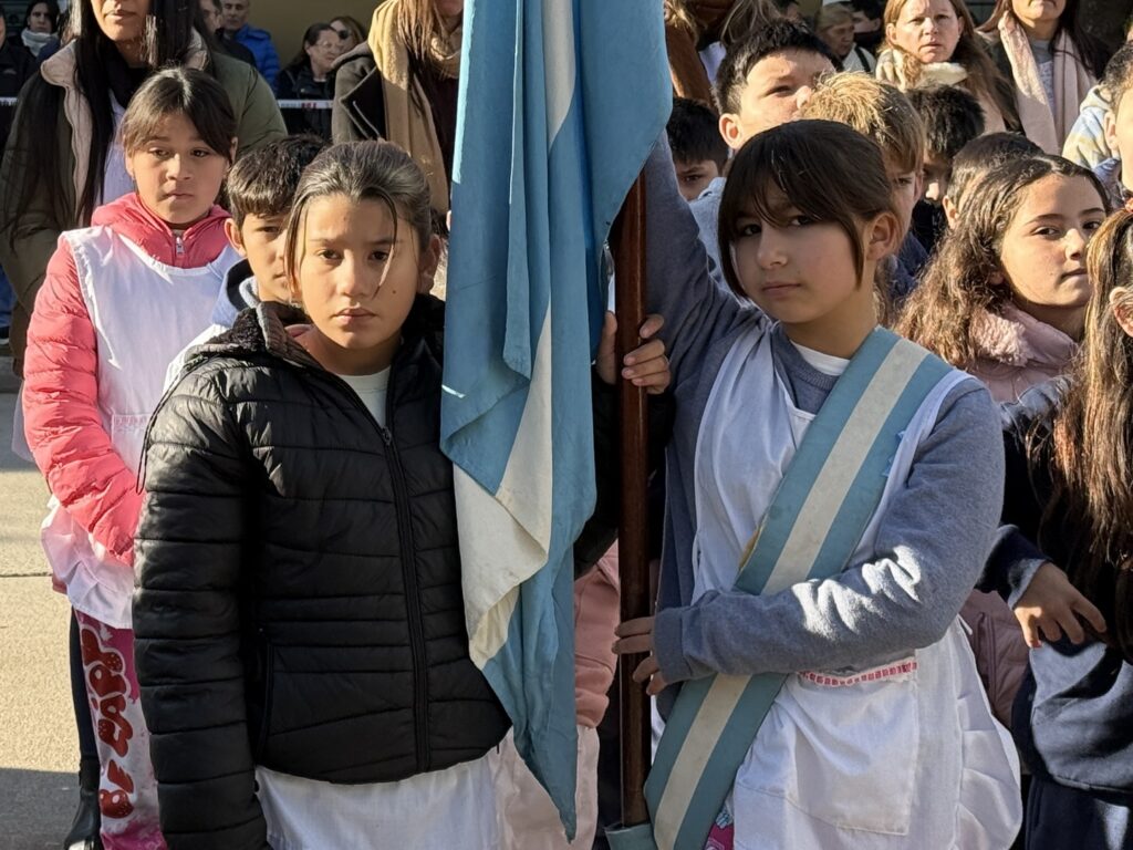 454 estudiantes gilenses prometieron lealtad a la bandera