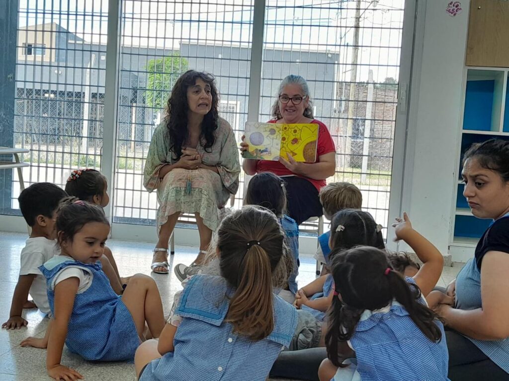 Abuelos y abuelas cuentacuentos, el programa de lectura que llena de magia las escuelas gilenses 6