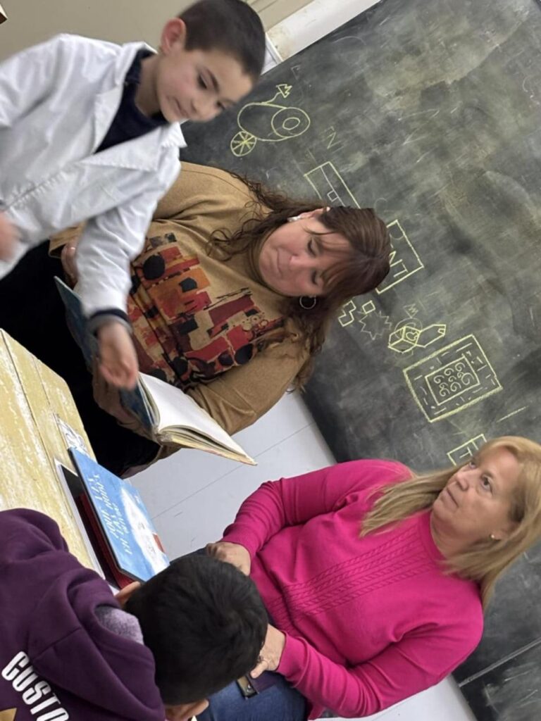 Abuelos y abuelas cuentacuentos, el programa de lectura que llena de magia las escuelas gilenses 5