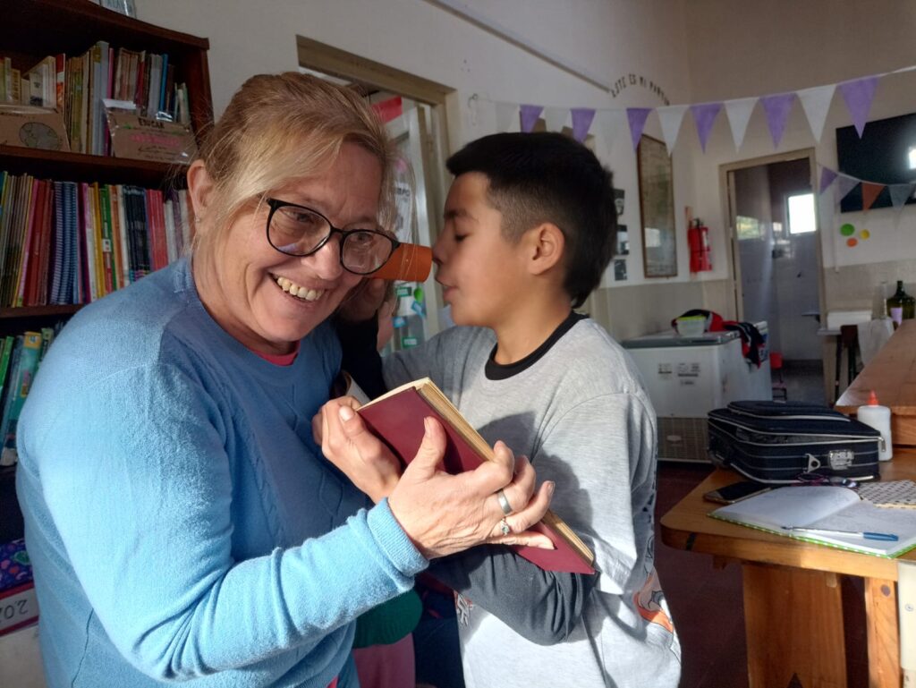 Abuelos y abuelas cuentacuentos, el programa de lectura que llena de magia las escuelas gilenses 3