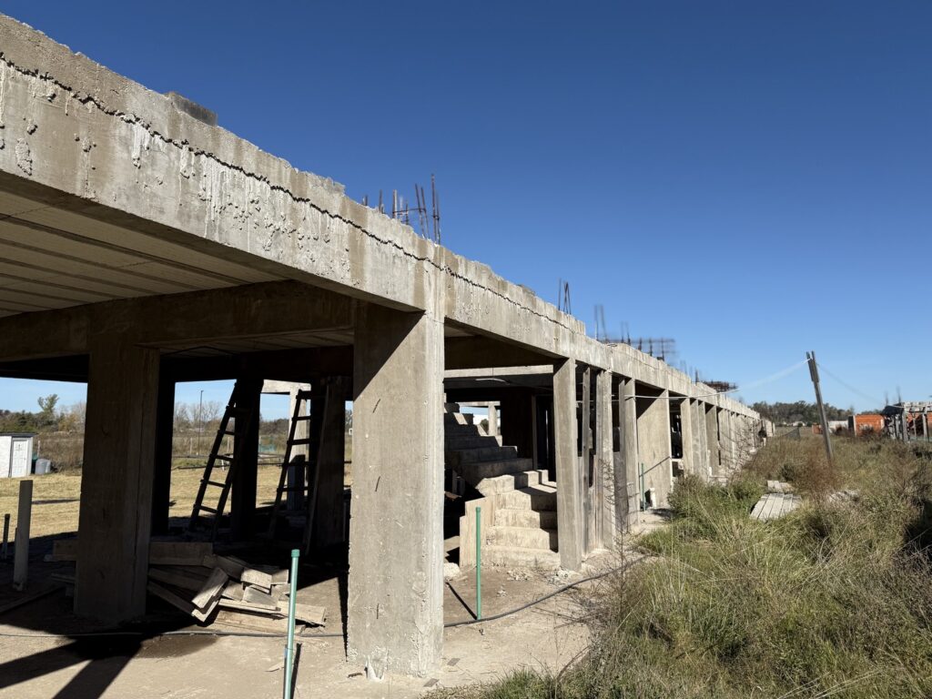 Las 70 viviendas del procrear en giles que milei dejó paralizadas y hoy son ruinas, ¿terminan rematadas? 2