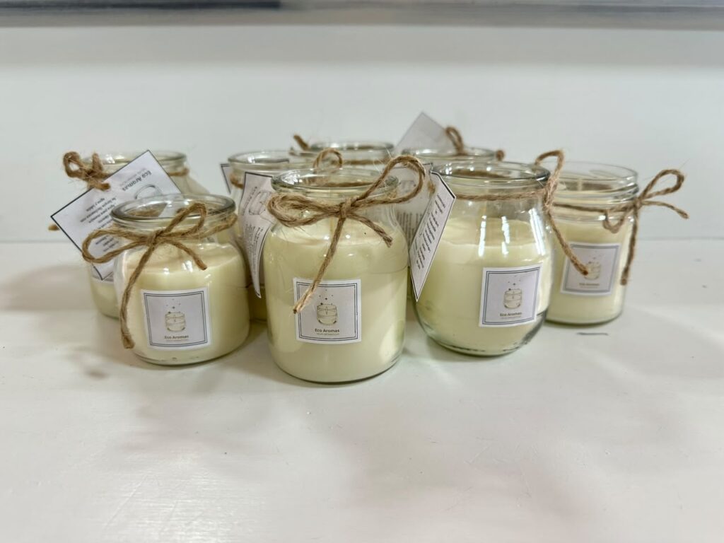 Aprendizaje en acción: alumnos del Nacional producen velas y perfuminas en el laboratorio de la escuela 2 Aprendizaje en acción: alumnos del nacional producen velas y perfuminas en el laboratorio de la escuela 1